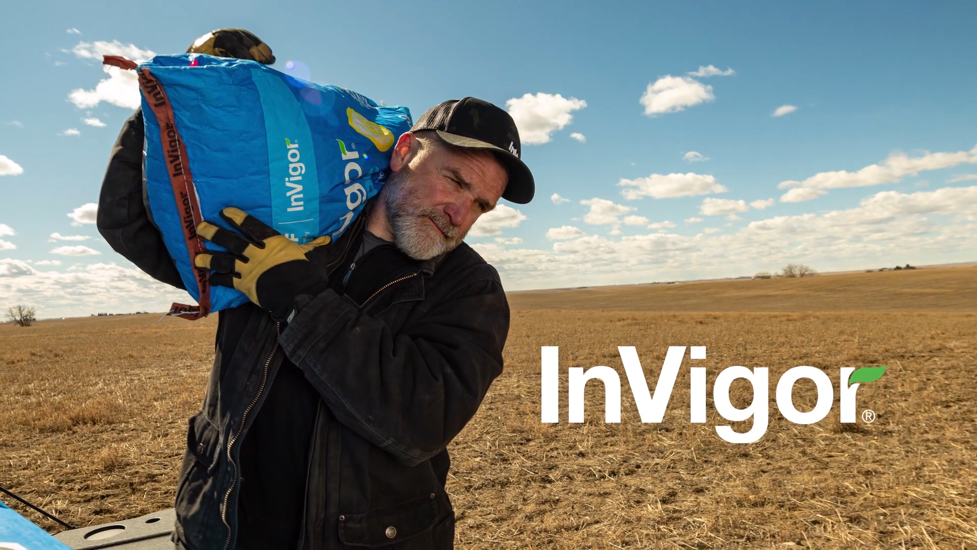 Man carrying InVigor bag over shoulder